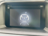 【マツダコネクトナビ】車内の雰囲気にマッチした一体型タイプのナビ。各種車輌設定やBluetooth再生等、様々な機能が楽しめます。直感的なダイヤル操作が可能で、使い勝手も良好です。