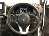 運転にかかわる様々な操作を安全に行えるように視点移動が少なく操作性に配慮されたスイッチ類が凝縮されたコクピットです。