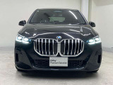 【キドニーグリル】BMWは約90年もの間、ほぼ全ての車両にひと目でBMWだと分かるこの特徴的なフロントグリルが備えられ、デザイン・アイコンとして親しまれてきました。