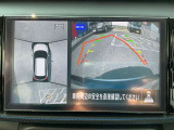 上空から見下ろしているかのような映像をディスプレイに映し出し、スムースな駐車をサポートします。画面は「トップビュー」のほか「サイドブラインドビュー」への切り換えが可能。ますます安心です