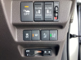 こちらの車両は両側電動スライドドアを装備(*^_^*)乗り降りの際や荷物を持っているときに大変重宝しますよ(*^_^*)