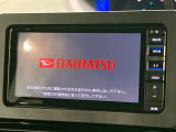 【純正ナビ】人気の純正ナビを装備しております。ナビの使いやすさはもちろん、オーディオ機能も充実!キャンプや旅行はもちろん、通勤や買い物など普段のドライブも楽しくなるはず♪