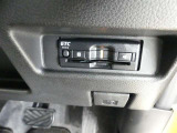 ETC車載器付きです。高速道路の料金所渋滞も解消!落ち着いてスムーズに通過できます。今や必需品の一つとなった装備ですね。