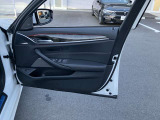 BMWを熟知したメカニックによる100項目の点検・整備を行います。不具合箇所、交換時期に達している部品に関しましては、全て当社負担で交換してからのご納車となります