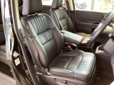 セパレートのフロント運転席は、パワーシートです。