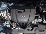 「SKYACTIV-G(ガソリン)」は、規格外の高圧縮を実現し、世界のエンジン技術者に驚きを与えました。さらに、それを維持したままノッキングの発生を抑え、熱効率を向上、走りにも寄与したエンジンです。