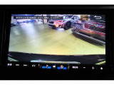 バックカメラ装備。後方の安全確認はおまかせ!!これで苦手な車庫入れも安心です♪小さなお子様のいるご家庭では重要です。