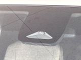 【プリクラッシュセーフティ】前方の車両等を検知し、衝突しそうな時は警報で注意を促し、ブレーキを踏む力をサポート。ブレーキを踏めなかった場合は衝突被害軽減ブレーキが作動、衝突回避をサポートします。