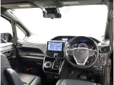 オシャレなインテリアで運転する気分も盛り上がりますよね^^