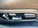 【メモリー機能付きパワーシート】ドライバーごとに設定したシート位置を記憶して、ボタン一つで切り替えできる便利な機能!運転する方が複数名いらっしゃるご家庭におすすめです♪