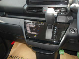車内全体に快適な風を送り込みます☆オートエアコンなので一年中快適にすごせますタッチパネルで操作ができます。