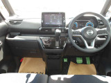 操作しやすい運転席廻り!操作パネルも使いやすい!!ドライブが楽しくなります!
