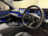 ☆センターパネルを運転席側に僅かに傾けたBMW独特のインパネ☆【駆け抜ける歓び】はここからもスタートしております☆