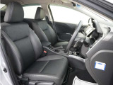 運転席のスペースはゆったりしていて、視界も広く確保されているので普段の運転からロングドライブまで快適です。
