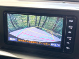 【バックカメラ】駐車時に後方がリアルタイム映像で確認できます。大型商業施設や立体駐車場での駐車時や、夜間のバック時に大活躍!運転スキルに関わらず、今や必須となった装備のひとつです!