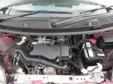 エンジンルームになります。内外装だけでなくこちらも清掃済みです。 納車までにディーラーが使用している工場にもう1度しっかり点検いたしますので、安心してお乗りいただけると思います。