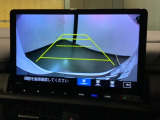 リバースギアに入れるだけで後方の表示へ切り替わります。夜間や雨の日の駐車も楽になりますよ。