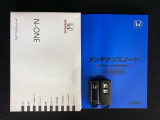 スマートキーは鍵をバッグに入れたままでもドアロックの開閉やエンジンのON・OFFができます。夜間や雨の日も鍵を探さなくて良いので便利です。