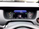 メータは先進的なデジタルメーターを採用!ゆっくりと数字が動くのでとても見やすく表示されます!平均燃費なども表示、エコな運転の手助けをしてくれます!