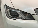 LEDヘッドライトは、点灯の瞬間から最大光量を発揮し、突然暗くなるトンネルなどでの安定感を高めます。
