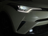【LEDヘッドライト/LEDフォグランプ】悪天候や夜間の走行も視界良好で安心してお乗りいただけます。