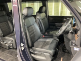 乗降がしやすい運転席。高さが調節できて小柄な方でもベストポジションをとることができます。