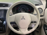 インテリアに合わせたデザインのステアリングは、運転される方のことも考え、運転しやすい形状、大きさです。是非一度、実際に触ってお確かめください。