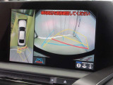 パノラミックビューモニター付きです。車両を上から見たような映像をディスプレイオーディオ画面に表示。運転席からの目視だけでは見にくい、車両周辺の状況をリアルタイムでしっかり確認できます。