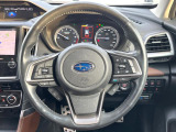 【純正革巻きステアリング】上質な革を使用することで、手にしっかり馴染みとても運転しやすいハンドルです♪