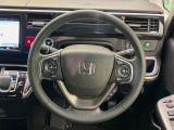 【純正革巻きステアリング】上質な革を使用することで、手にしっかり馴染みとても運転しやすいハンドルです♪