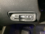 ハンドルの左下にETCがついています。高速道路の料金所の通過も楽々です!。 カードの取り出しもしやすい場所についています。