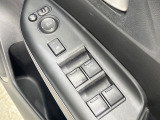 【電動格納ミラー】サイドミラーは電動格納式となっており、狭い駐車場でもキズがつくリスクを抑えられます。
