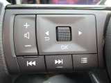 運転中もハンドルから手を放さずにオーディオ操作することができます。