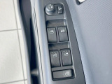 【電動格納ミラー】サイドミラーは電動格納式となっており、狭い駐車場でもキズがつくリスクを抑えられます。