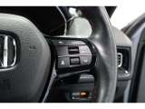 Hondaセンシングの機能のひとつ、アダプティブクルーズコントロール付!アクセルから足を離しても設定したスピードと前車との車間を保ち走行してくれます!車線維持もアシスト☆高速道路で疲労軽減ですね☆