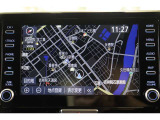 スマホやiPhoneと連携し、対応アプリを表示させて使うディスプレイオーディオ。自分次第で使い方が広がります。使い慣れた従来のトヨタ車載ナビが利用できるエントリーナビキットを装着しています。