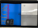 スマートキーは鍵をバッグに入れたままでもドアロックの開閉やエンジンのON・OFFができます。夜間や雨の日も鍵を探さなくて良いので便利です。