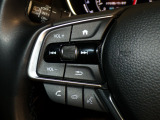 【ステアリングリモコン】ステアリングにオーディオ調節可能なスイッチが装備されていますので運転中でも視線をそらさずにオーディオの調節が可能です!