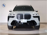 BMW代表的な特徴のキドニーグリル。BMWのすべてのモデルに採用され、BMWらしさを強調しております。