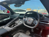 運転席周りの操作部はまるでコックピットのようになっており、座っているだけでまるでパイロットかのような気持ちになれます。