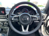 【純正革巻きステアリング】上質な革を使用することで、手にしっかり馴染みとても運転しやすいハンドルです♪