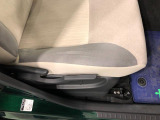 痛みの出やすい運転席シートの角、フロアマット、座面、ともに良好です