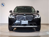 【キドニーグリル】BMWは約90年もの間、ほぼ全ての車両にひと目でBMWだと分かるこの特徴的なフロントグリルが備えられ、デザイン・アイコンとして親しまれてきました。