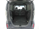 後部座席を倒すとさらに広く!長いお荷物なども載せられます♪