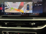 リヤビューカメラはガイドライン付きハンドル操作に連動して進行方向を示してくれます。