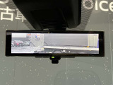 後方ピラーや荷物、後席の同乗者やガラスのくもりなど、視界が妨げられた場合でも、後方カメラからの映像で安全を確認することができます。