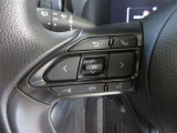 ステアリングから手を放さず、運転に集中したまま手元でオーディオ等の操作ができます。