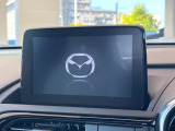 【マツダコネクトナビ】車内の雰囲気にマッチした一体型タイプのナビ。各種車輌設定やBluetooth再生等、様々な機能が楽しめます。直感的なダイヤル操作が可能で、使い勝手も良好です。