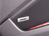 BOSEサウンドシステムが車内を上質な音楽空間に。クリアで臨場感あふれる高音質がドライブをさらに特別なひとときに演出します。