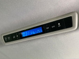 【リアオートエアコン】広い後部座席には必須の機能!風量や温度を自動で調整し前席と同様な車内環境にしてくれるリアオートエアコンを装備。夏の暑さも冬の寒さもストレスなく快適にお過ごしいただけます♪